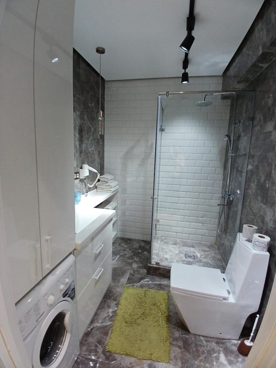 1 комнатная на Майлина 54, Аэропорт, Дом перед Озером Apartment in Almaty