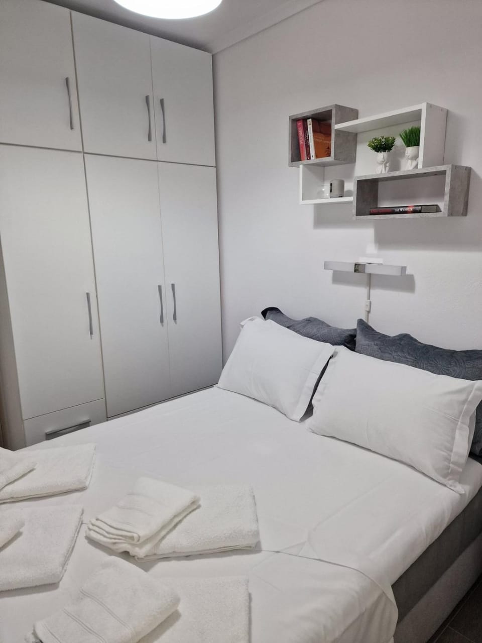 Bed, Photo of the whole room, Bedroom, wardrobe