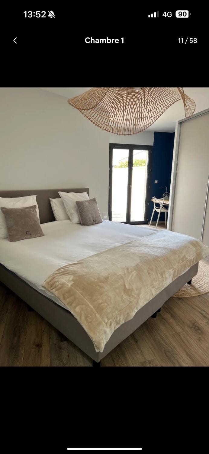 Villa Gaïa - 2 suites lits King size et salles de bain privatives - parking privé - 10 minutes Eurexpo - Aéroport - Groupama Stadium Villa in Auvergne-Rhône-Alpes