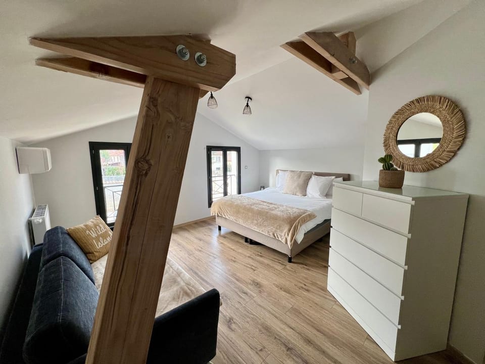 Villa Gaïa - 2 suites lits King size et salles de bain privatives - parking privé - 10 minutes Eurexpo - Aéroport - Groupama Stadium Villa in Auvergne-Rhône-Alpes