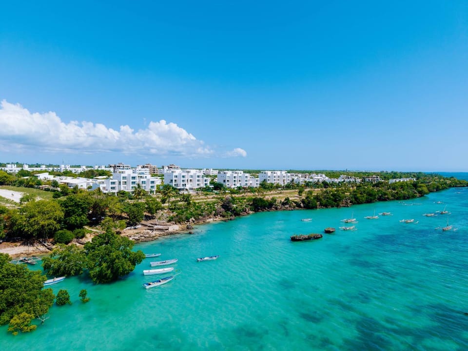 Property building, Day, Natural landscape, Bird's eye view, Fishing, Snorkeling, Beach, Canoeing, Sea view