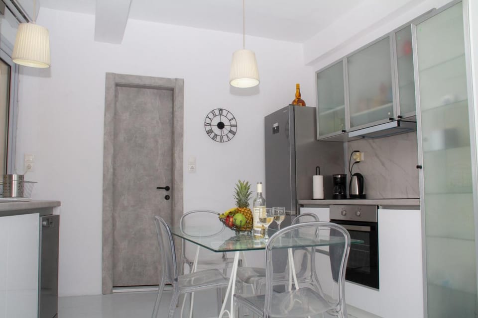 Kitchen or kitchenette, Dining area, dishwasher, oven, stove