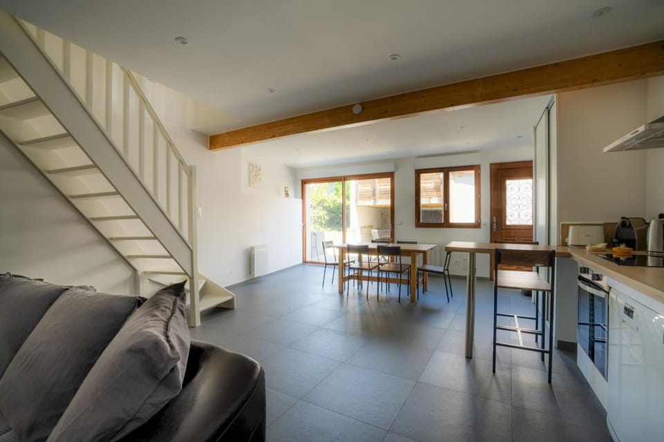 Kitchen or kitchenette, Living room, Dining area
