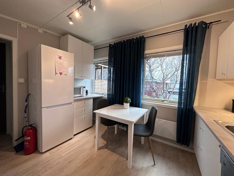 Dining area, minibar, toaster