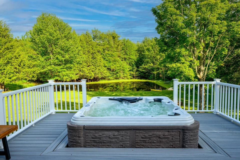 Natural landscape, Hot Tub, View (from property/room), Balcony/Terrace