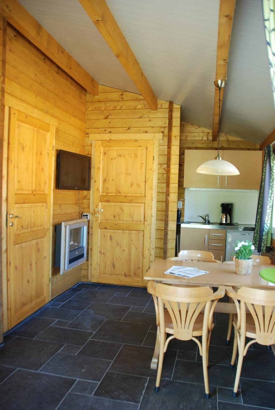 Patio, Kitchen or kitchenette, Dining area