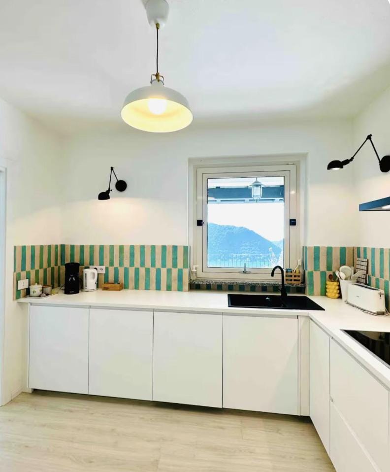 City view, Lake view, Mountain view, kitchen