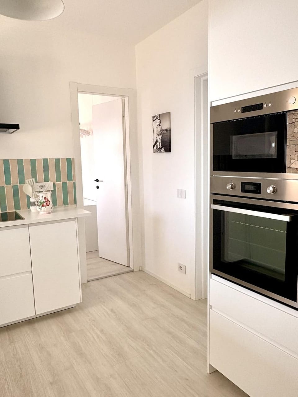 Kitchen or kitchenette, oven, stove
