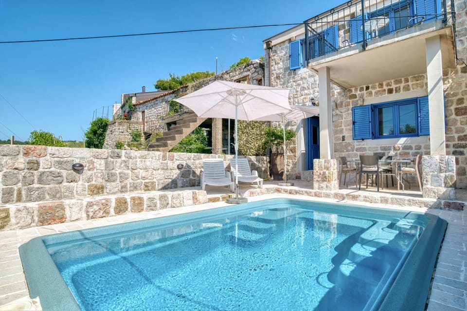 Property building, Pool view, Swimming pool, sunbed