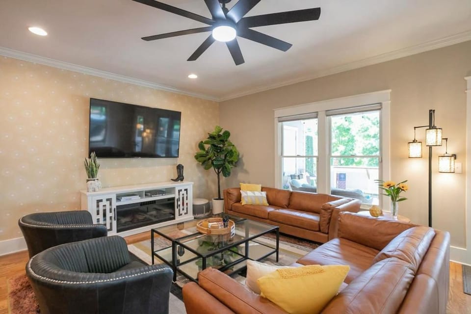 Epic Deck 4 Miles to DWNTN Arcade Games & More House in East Nashville