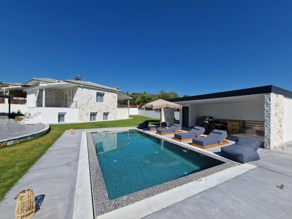 Villa Hillside Pefkohori Villa in Halkidiki