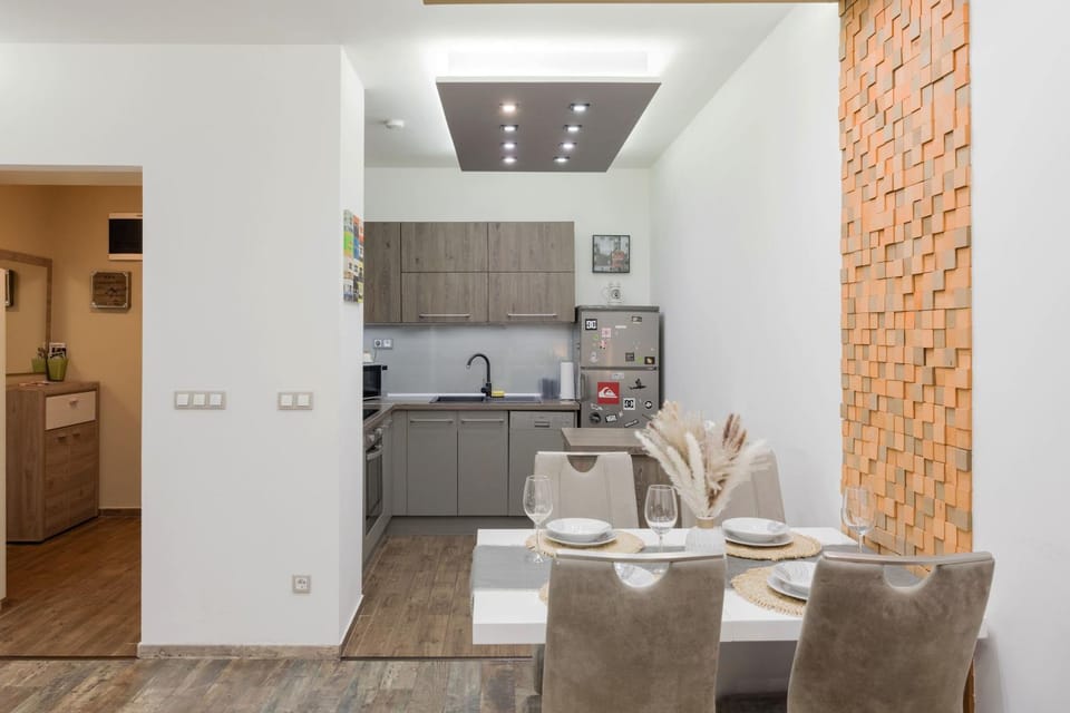 Dining area, kitchen