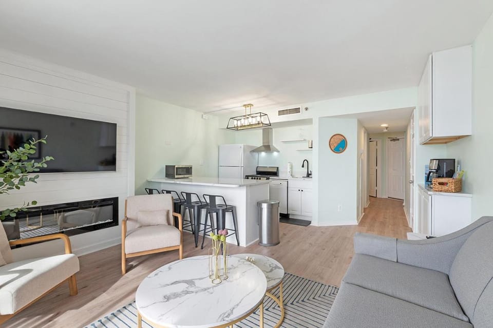 Cabana Palms - Oceanfront Renovated King Bed Sauna Apartment in Myrtle Beach