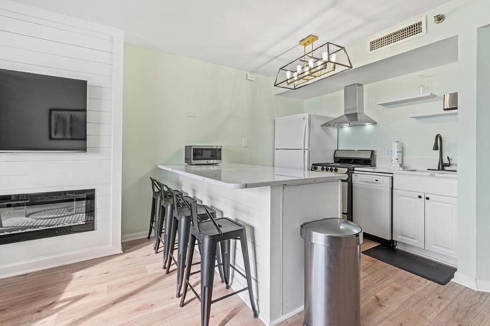 Kitchen or kitchenette, Dining area, dishwasher, minibar, pet friendly, toaster