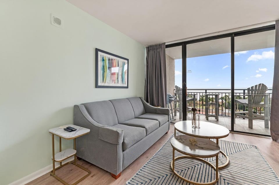 Cabana Palms - Oceanfront Renovated King Bed Sauna Apartment in Myrtle Beach