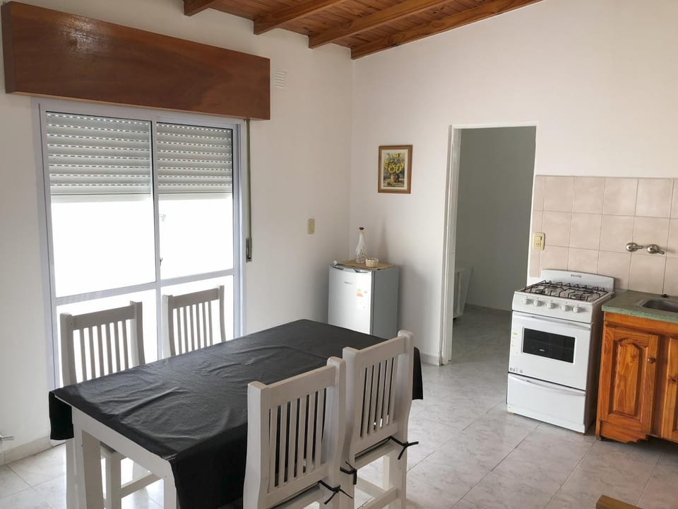 Kitchen or kitchenette, Dining area, pet friendly, stove