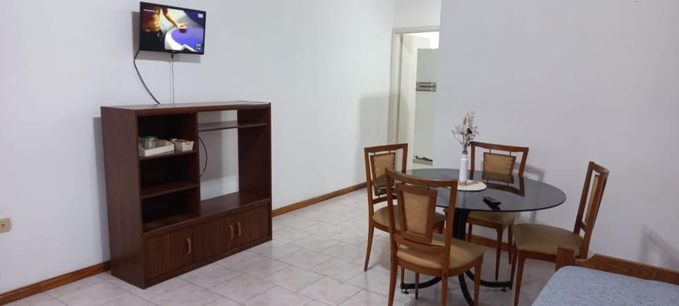Communal lounge/ TV room, TV and multimedia, Living room, Seating area, Dining area