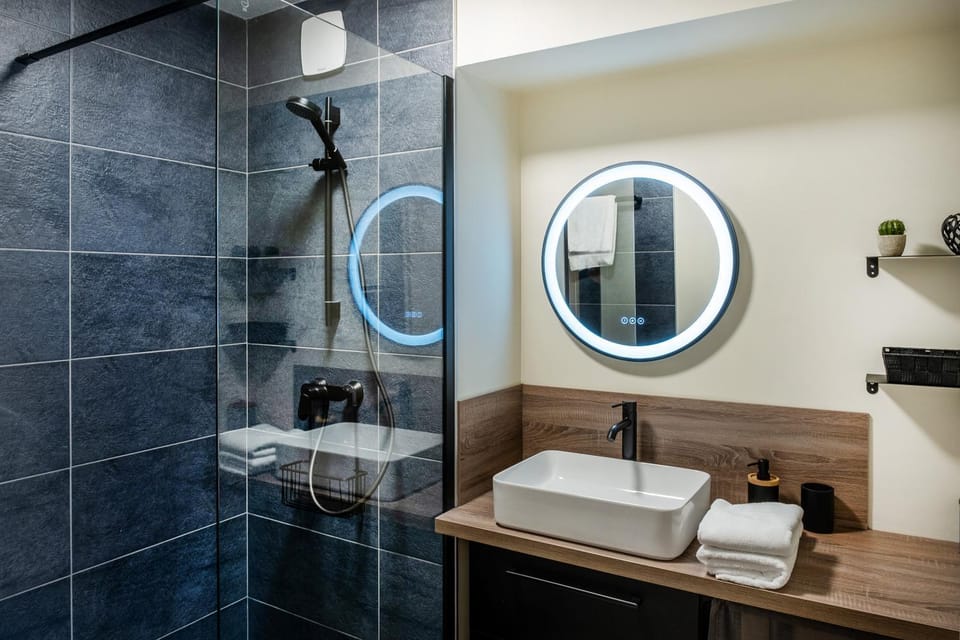 Shower, Bathroom, towels