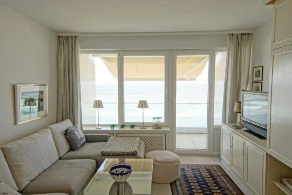 Seating area, Dining area, Bedroom