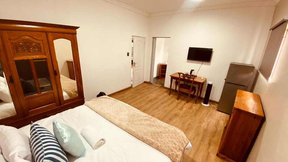 Bed, Living room, Bedroom