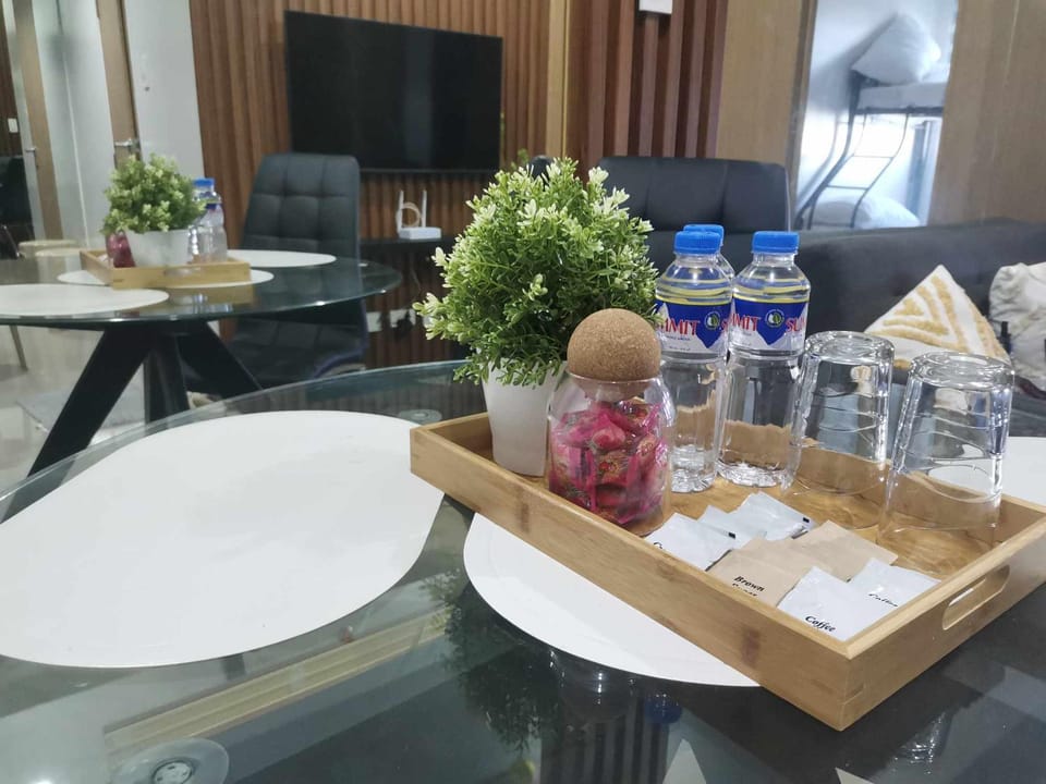 2BR SMDC Bloom Residences Near NAIA Wi-fi +Netflix Hotel in Muntinlupa