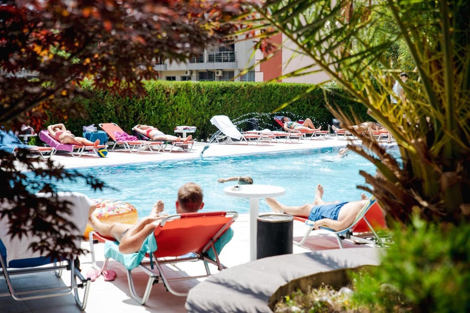 Day, People, Garden, Garden view, Pool view, Swimming pool, Swimming pool, group of guests, sunbed