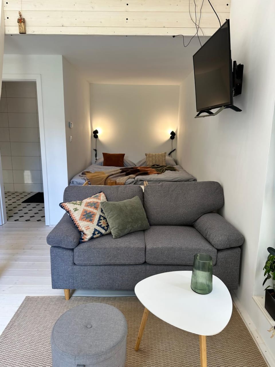 TV and multimedia, Seating area