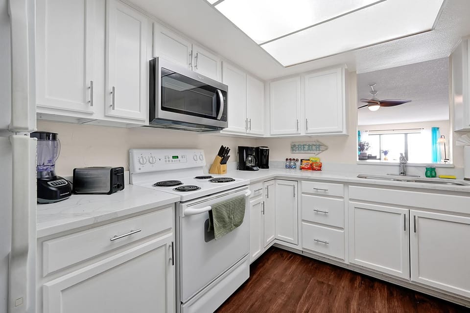 Coffee/tea facilities, Kitchen or kitchenette, dishwasher, minibar, oven, stove, toaster