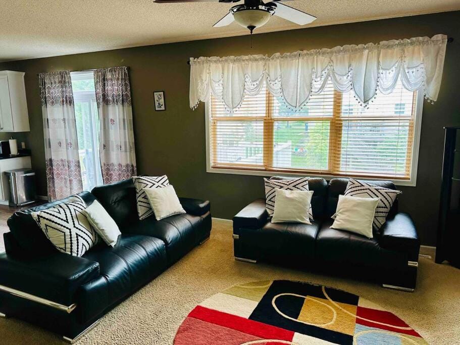 The Falmouth Villa with Peloton Bike House in Shakopee