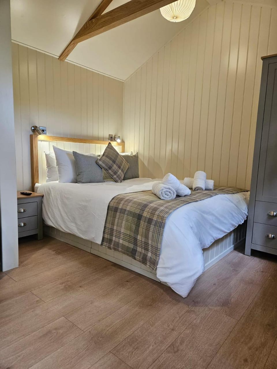 Woodland Shephards Hut - 'Aristocrat' Nature lodge in Wales