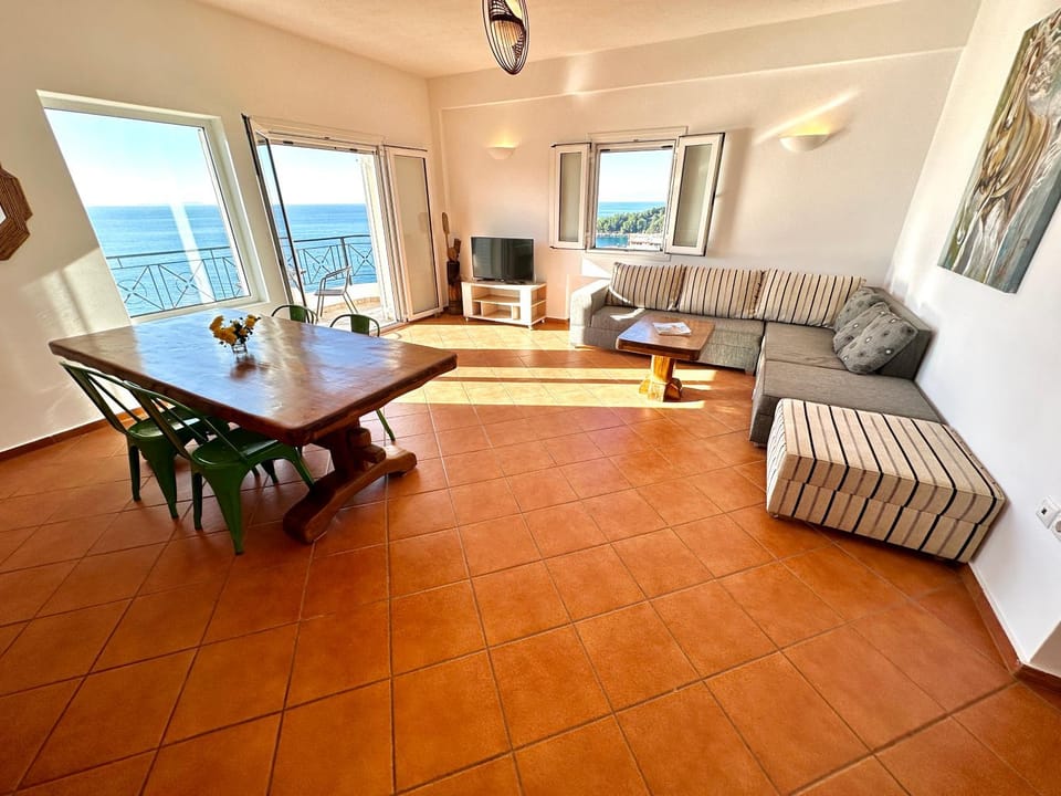 Natural landscape, View (from property/room), Balcony/Terrace, Living room, Seating area, Dining area, Sea view