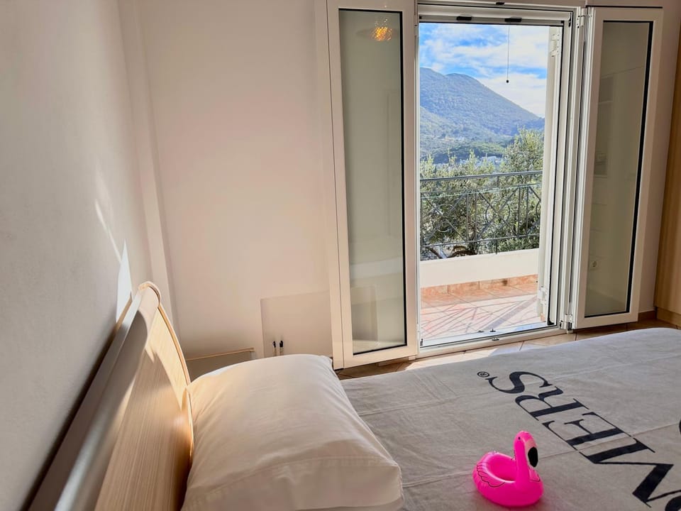 Bed, Natural landscape, Photo of the whole room, Bedroom, Mountain view, towels