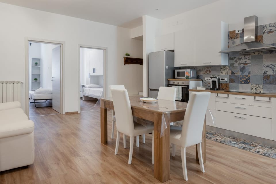 Coffee/tea facilities, Kitchen or kitchenette, Living room, Seating area, Dining area, Breakfast, minibar, pet friendly, stove, toaster