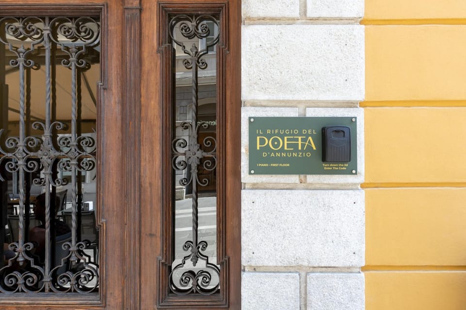 Property building, Facade/entrance, Day, Property logo or sign, Logo/Certificate/Sign, Text overlay, Street view, Certificate/Award