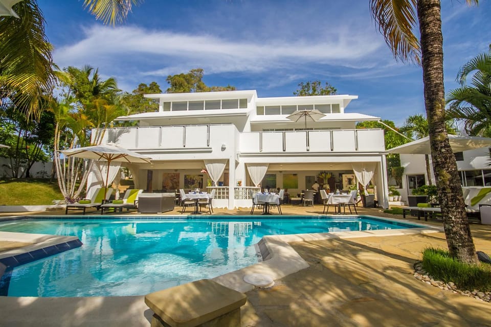 Bird's eye view, Pool view