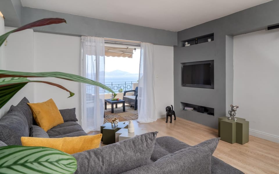Communal lounge/ TV room, TV and multimedia, Living room, Seating area, Evening entertainment