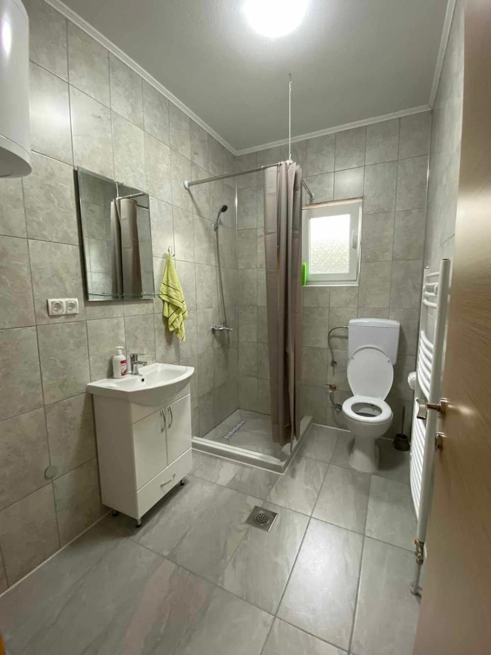 Shower, Toilet, Bathroom, towels