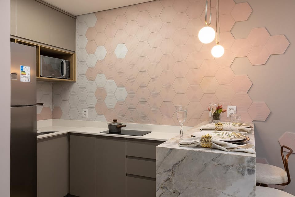 Kitchen or kitchenette, minibar, stove