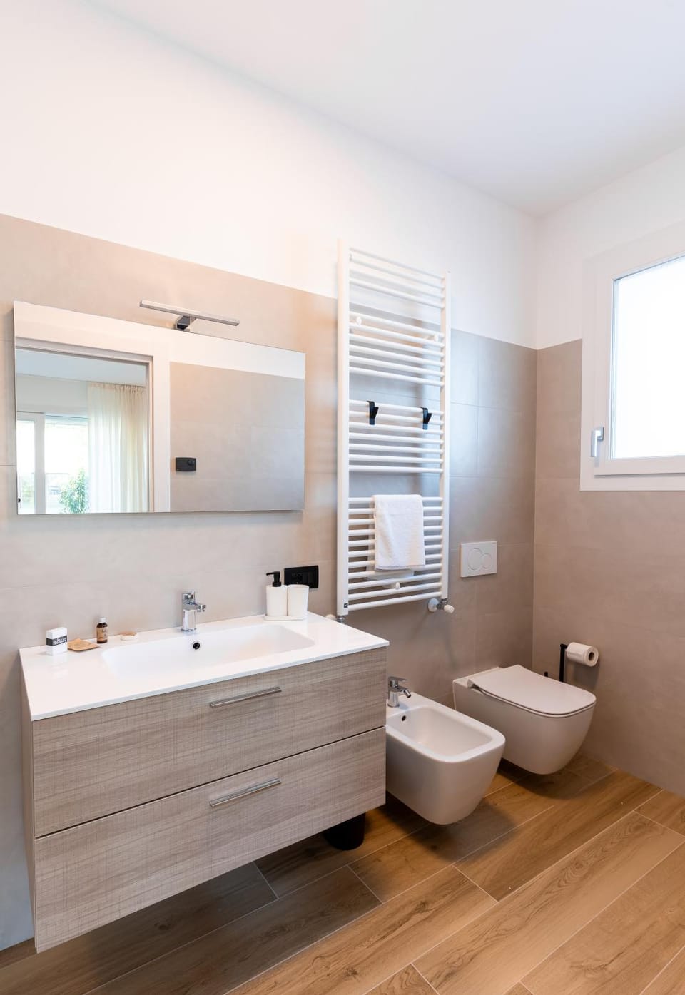 Shower, Toilet, bidet, towels