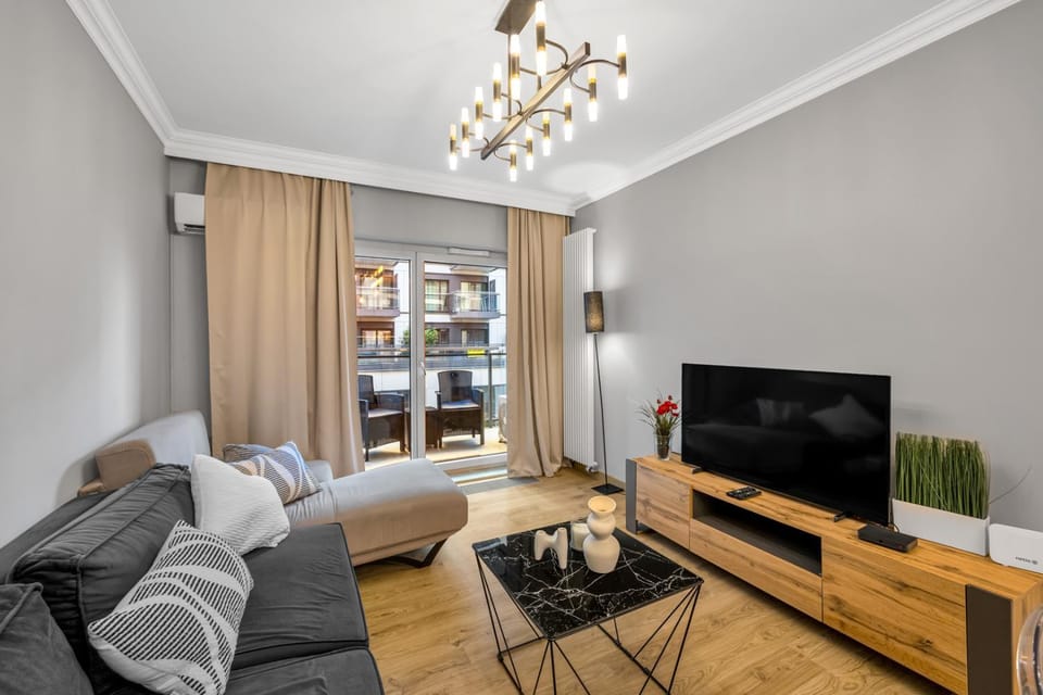 Bed, TV and multimedia, Living room, Photo of the whole room, Seating area, Evening entertainment