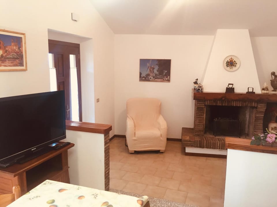 Communal lounge/ TV room, flat iron