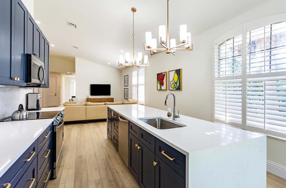 Kitchen or kitchenette, oven, stove