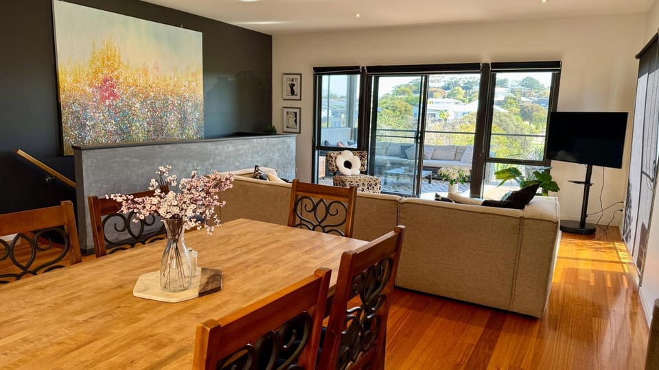 View (from property/room), View (from property/room), Dining area, Lake view, Lake view