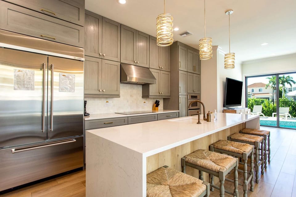 Kitchen or kitchenette, Seating area, Dining area, dishwasher, minibar, oven, stove