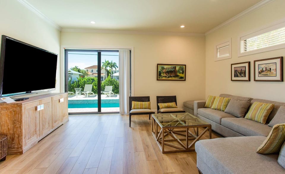 Living room, Seating area, Evening entertainment, Pool view