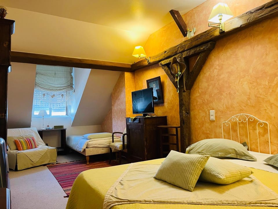 Bed, Photo of the whole room