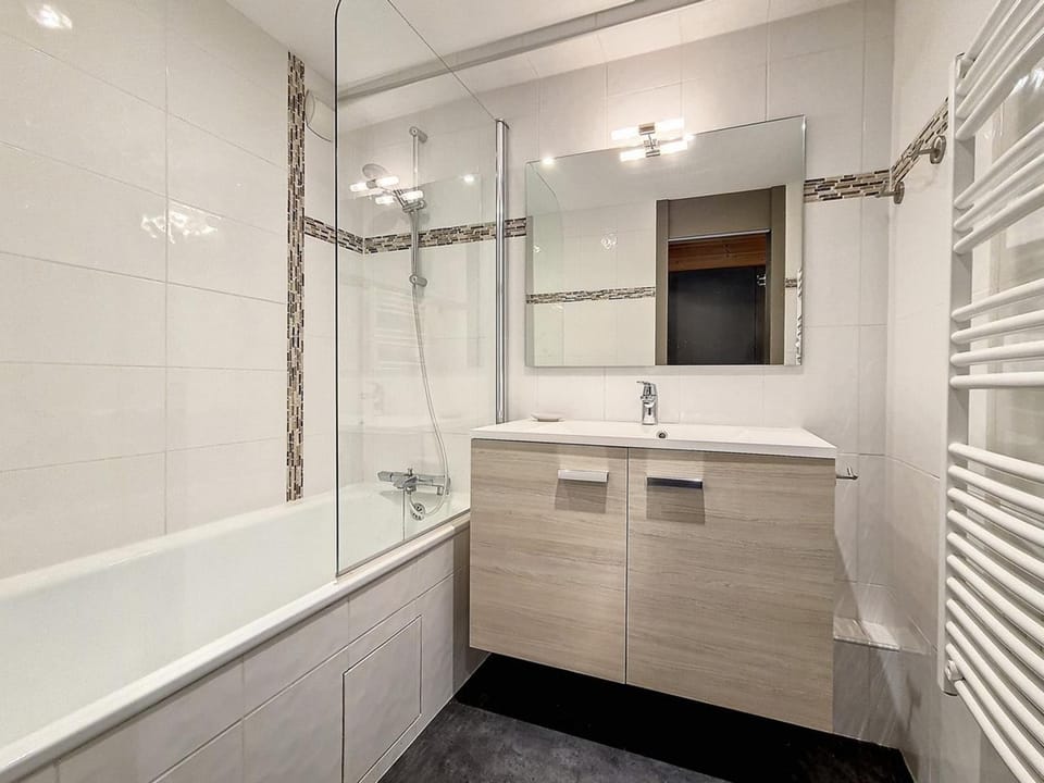 Appartement spacieux avec balcon, 6 personnes, quartier Preyrand - FR-1-344-1177 Apartment in Les Allues