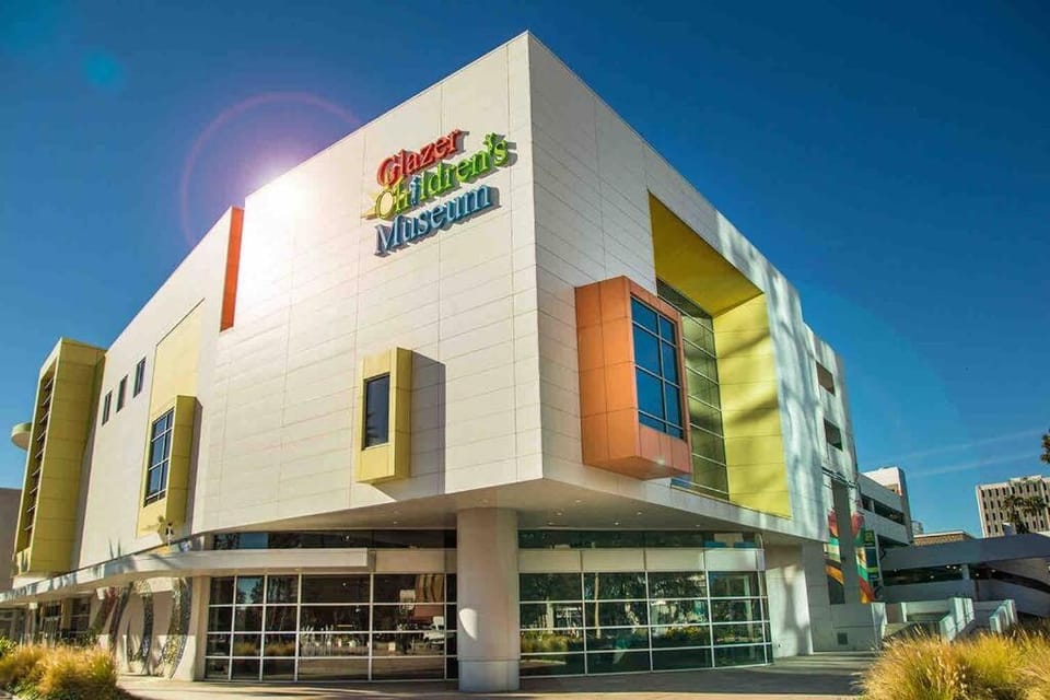 Chic Bungalow Apartment steps from Armature Works & Downtown Riverwalk Apartment in Tampa