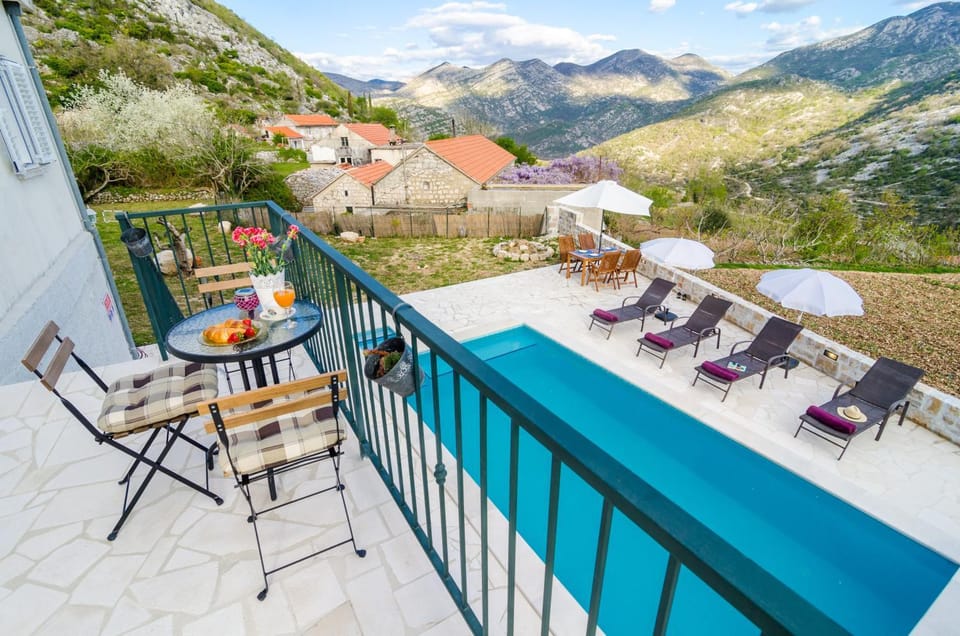 Natural landscape, Balcony/Terrace, Mountain view