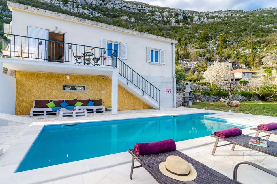 Balcony/Terrace, Pool view, sunbed